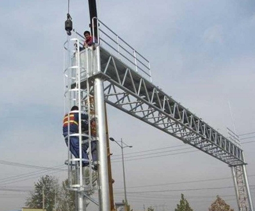 交通圓柱形綠底標志牌龍門架作用